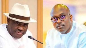 Read more about the article Rivers of Comedy!: Shock As State Crisis Soars Into Drama of the Absurd With Pro-Wike Crowd Singing, Asking Fubara (Governor) to Obey Wike (Minister)!