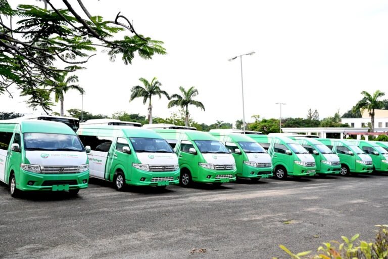 Read more about the article FG hands over 64 CNG buses to labour unions, NANS