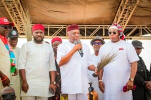 Read more about the article Sen Kalu receives over 8,000 defectors to APC in Abia North