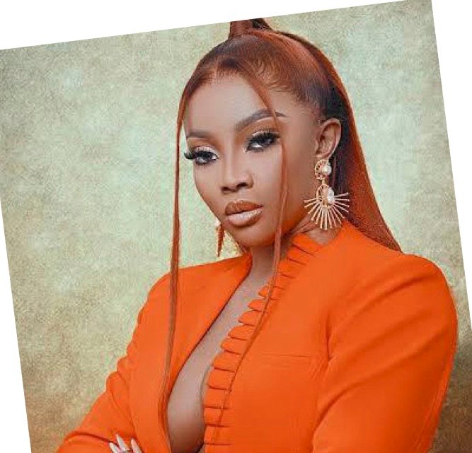 You are currently viewing I’m a girl who will spend 6 hours perfume-shopping –Toke Makinwa