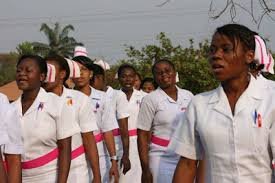 You are currently viewing FG decries mass exodus of nurses to foreign countries